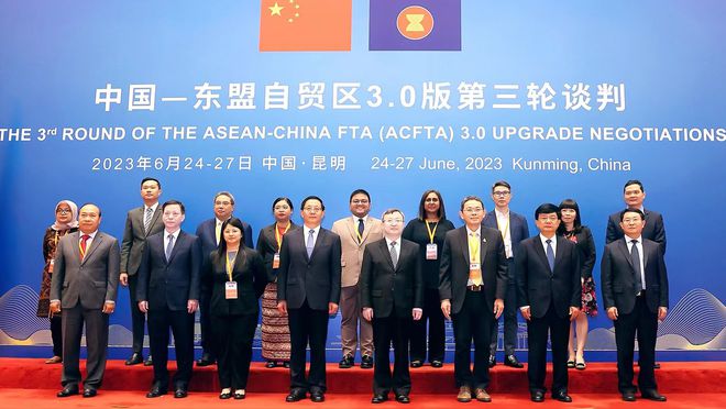 前五个月出口44473亿元超过汽车成为中国出口的最大亮点(图10) 前五个月出口44473亿元超过汽车成为中国出口的最大亮点(图10)