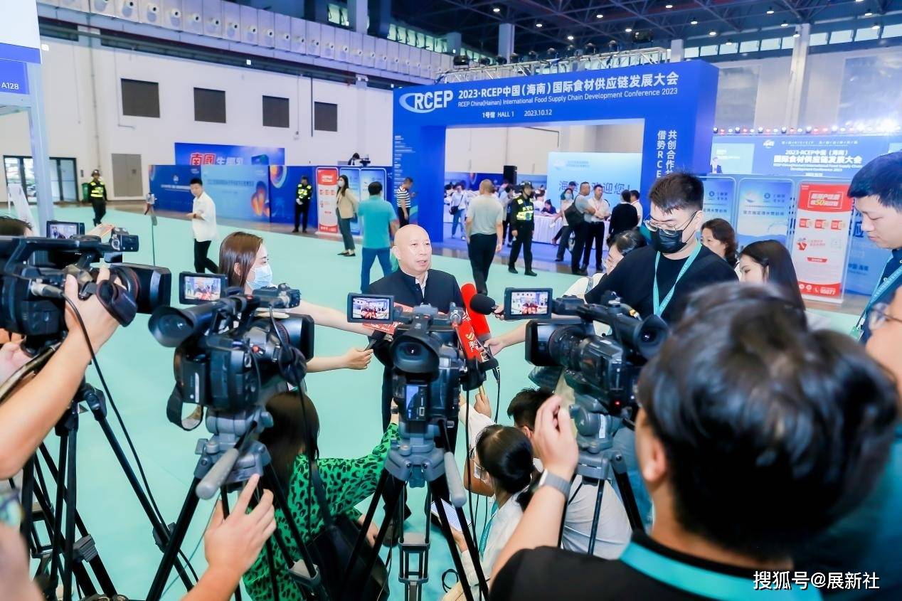 权威媒体见证 央视著名主持人朱军深度访谈 2024第二届海南国际热带食材供应链博览会创新蓝图(图5) 权威媒体见证 央视著名主持人朱军深度访谈 2024第二届海南国际热带食材供应链博览会创新蓝图(图5)