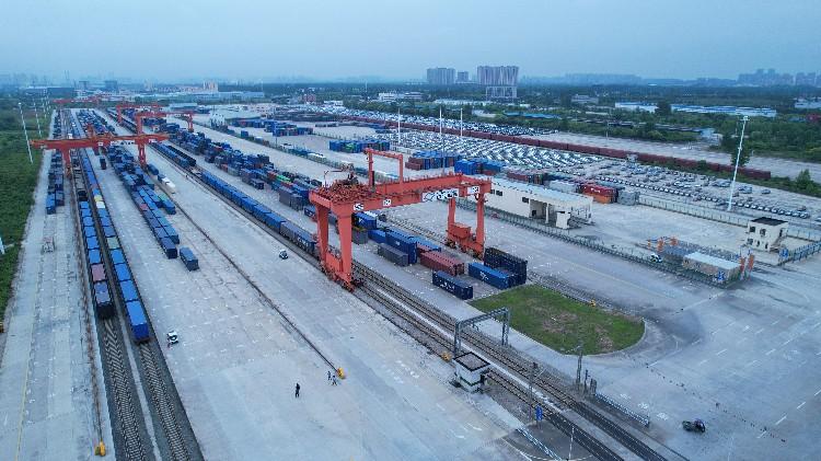 保障国际供应链稳定畅通 2024年中欧班列累计开行1万列(图2)